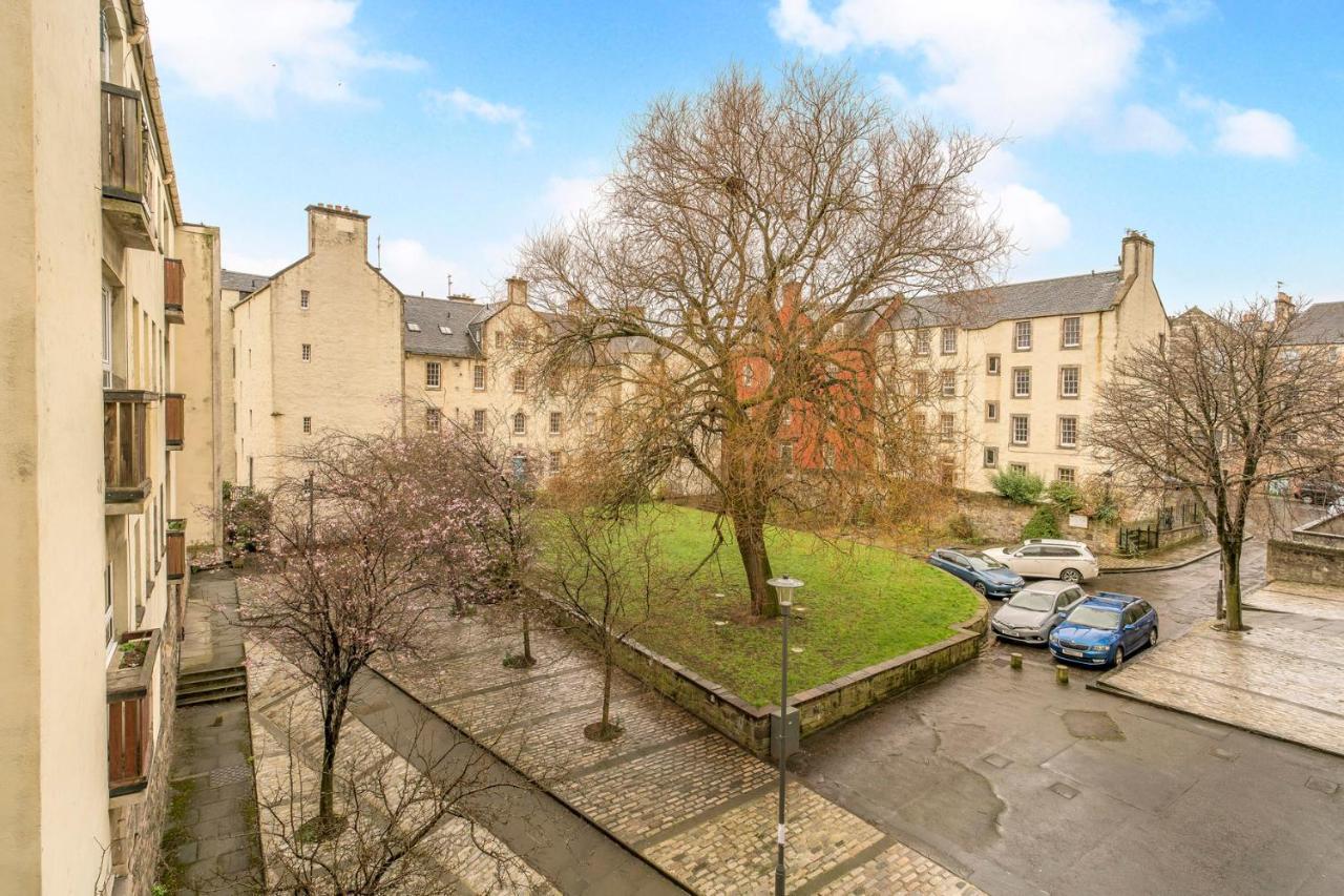 Charming Old Town 2 Bed Apt, 2Mins From Royal Mile เอดินบะระ ภายนอก รูปภาพ