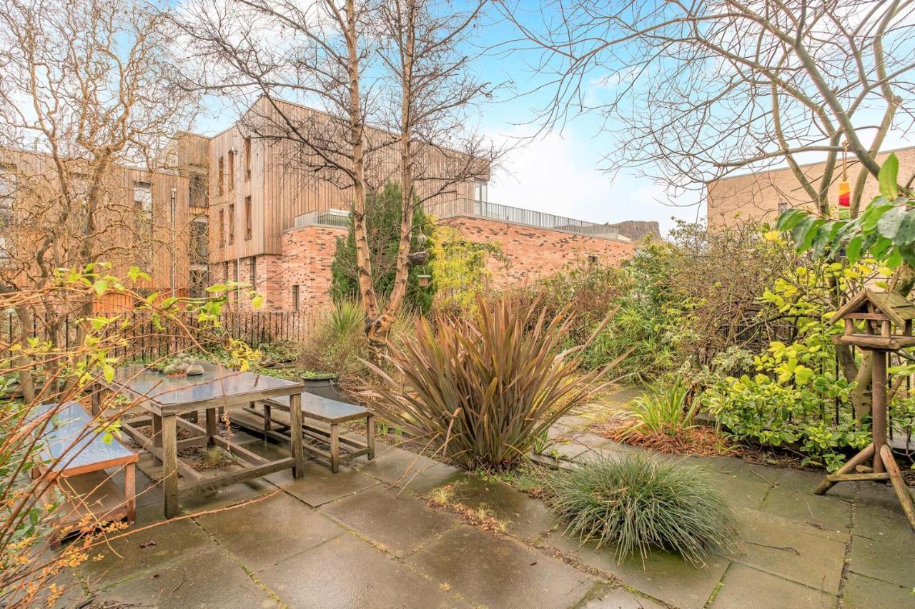 Charming Old Town 2 Bed Apt, 2Mins From Royal Mile เอดินบะระ ภายนอก รูปภาพ