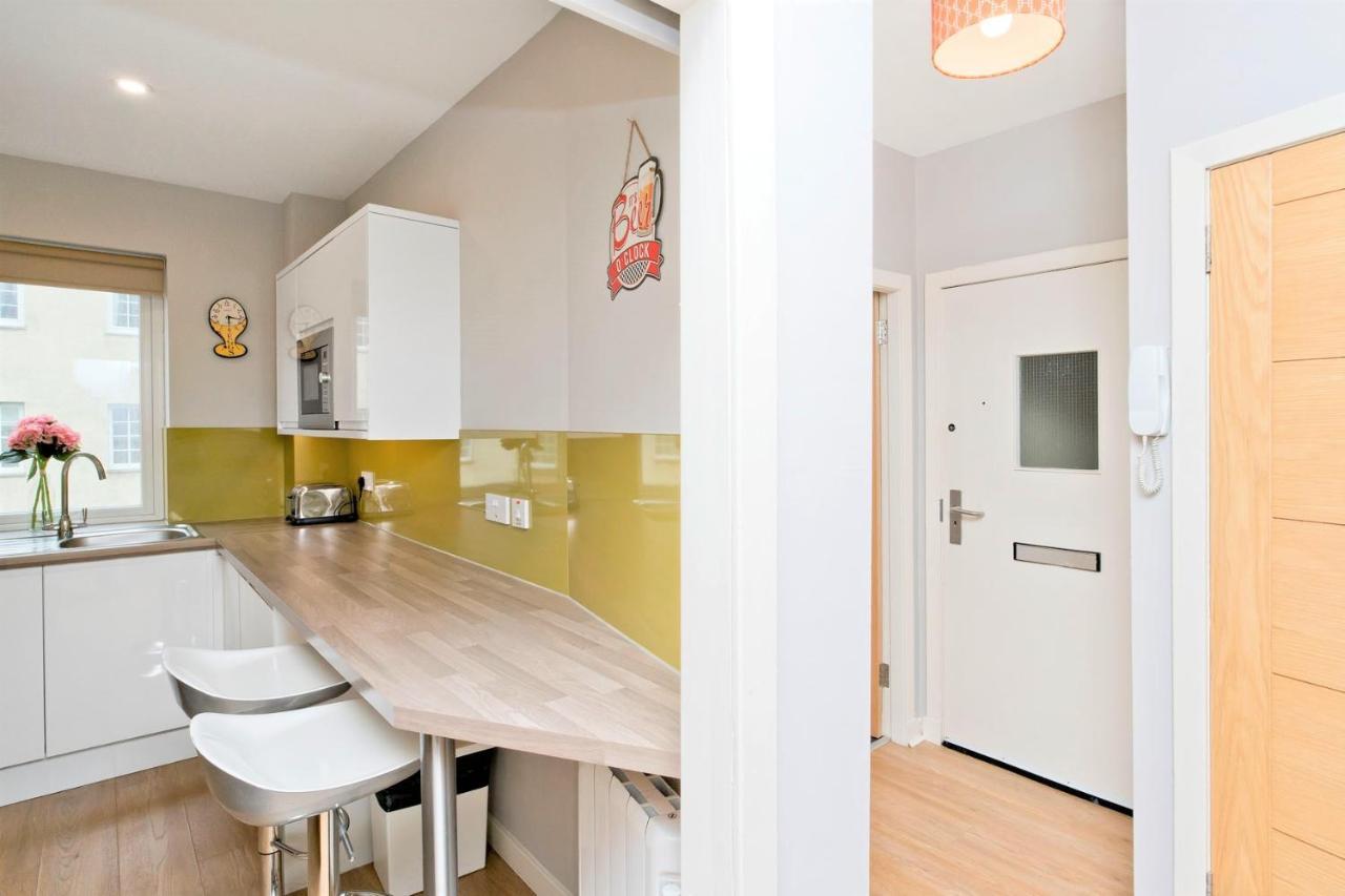 Charming Old Town 2 Bed Apt, 2Mins From Royal Mile เอดินบะระ ภายนอก รูปภาพ