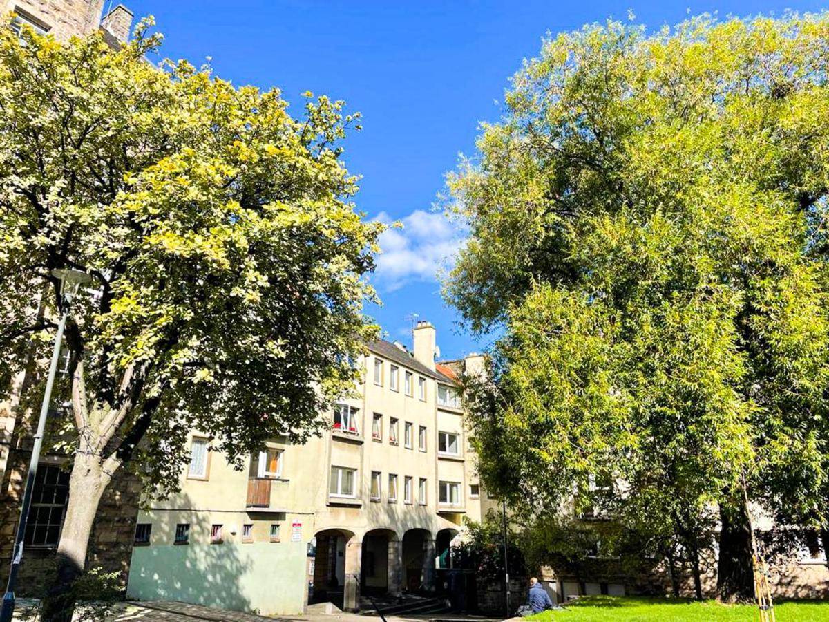 Charming Old Town 2 Bed Apt, 2Mins From Royal Mile เอดินบะระ ภายนอก รูปภาพ